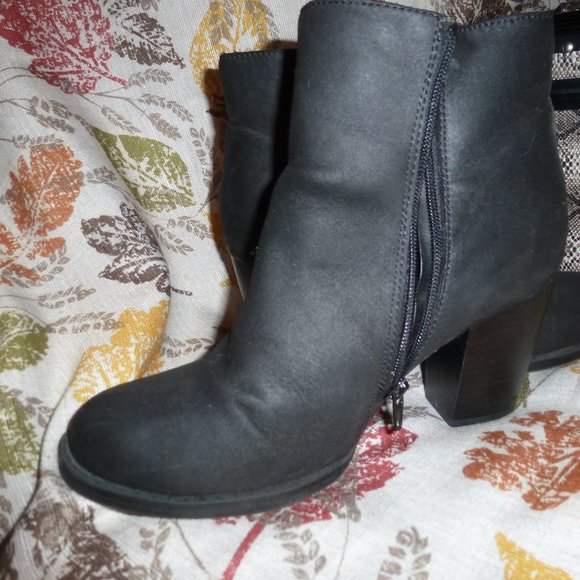 Fall Sale- Black Heeled zippered Ankle Booties sz 8.5 &10 - Picture 4 of 10
